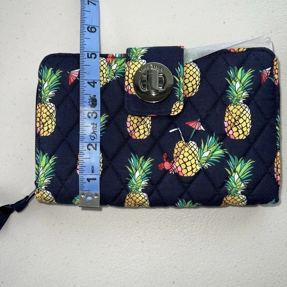 New VERA BRADLEY Turnlock Zip‎ Wallet Toucan Party Navy Blue & Pineapples